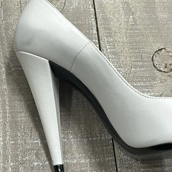 Saint Laurent Leather Pointed Pumps In White - Picture 12 of 16